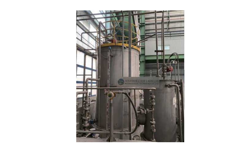 Ammonia/urea solution storage and absorption tank